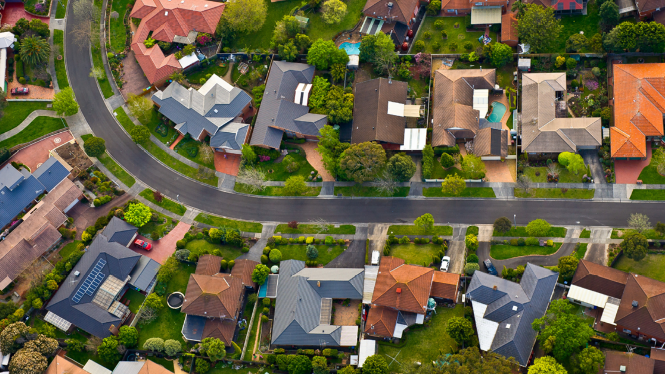 Reguli de construire: distanța față de proprietatea vecină